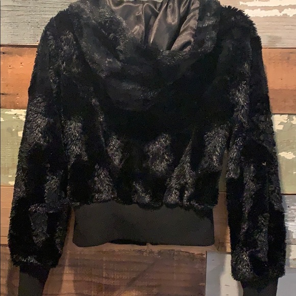 Hooded faux fur bomber jacket by: Ambiance - Picture 12 of 16
